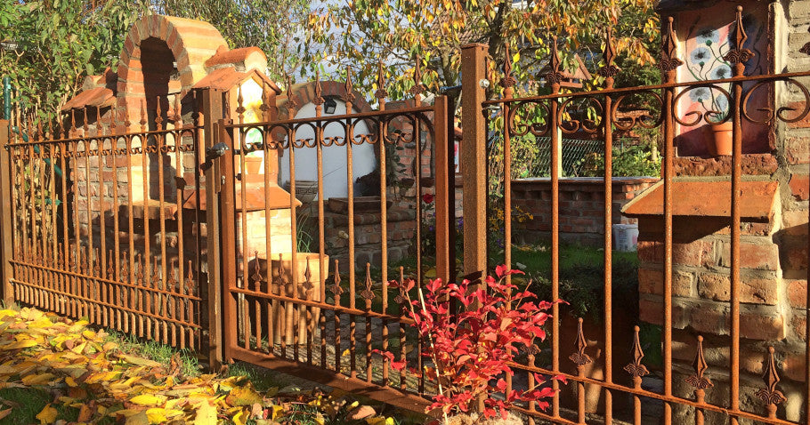 Rostdeko für den Garten – rustikale Deko für den Herbst